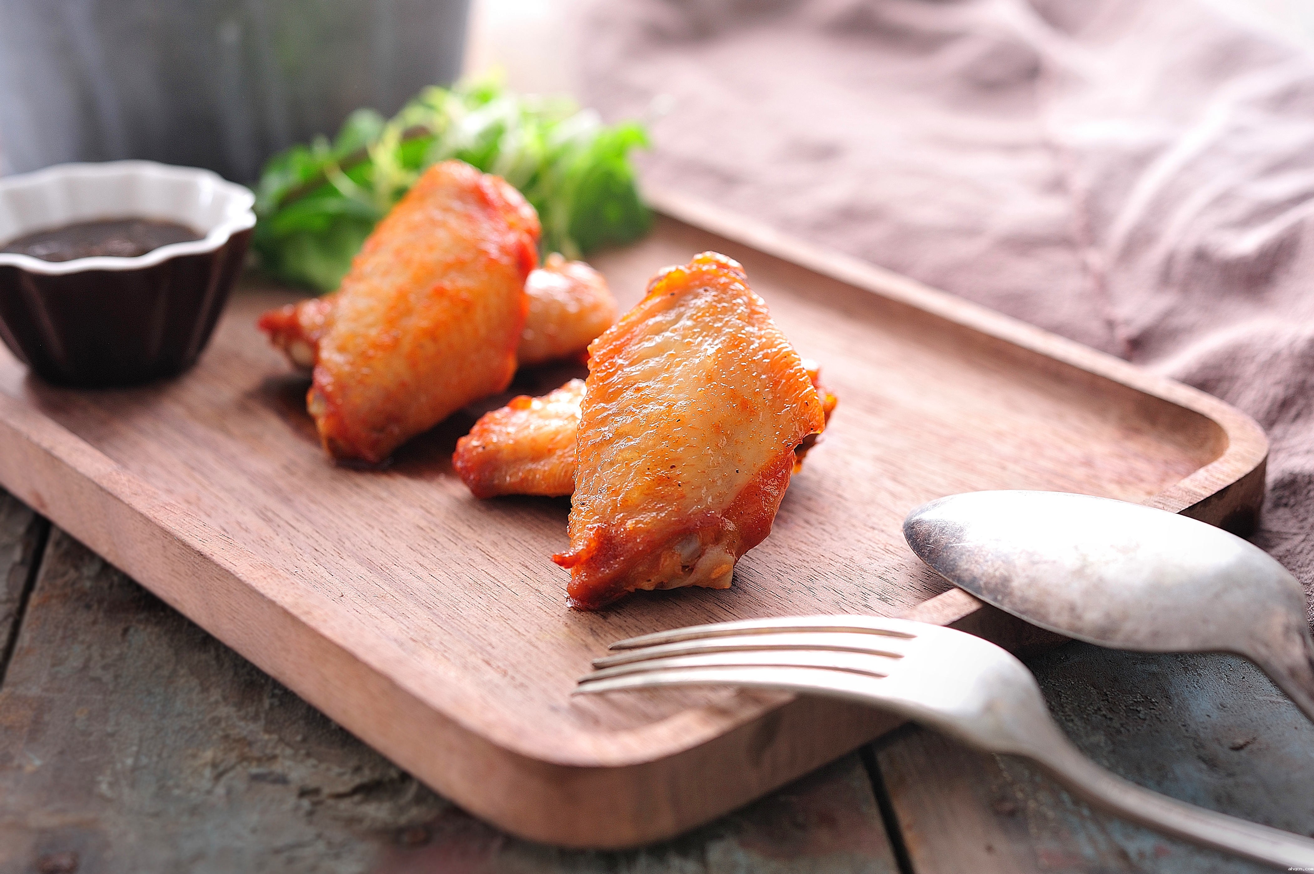 政策：引导电商主体到乡村布局；优米娱乐链接发展：加码“熟食化”战略